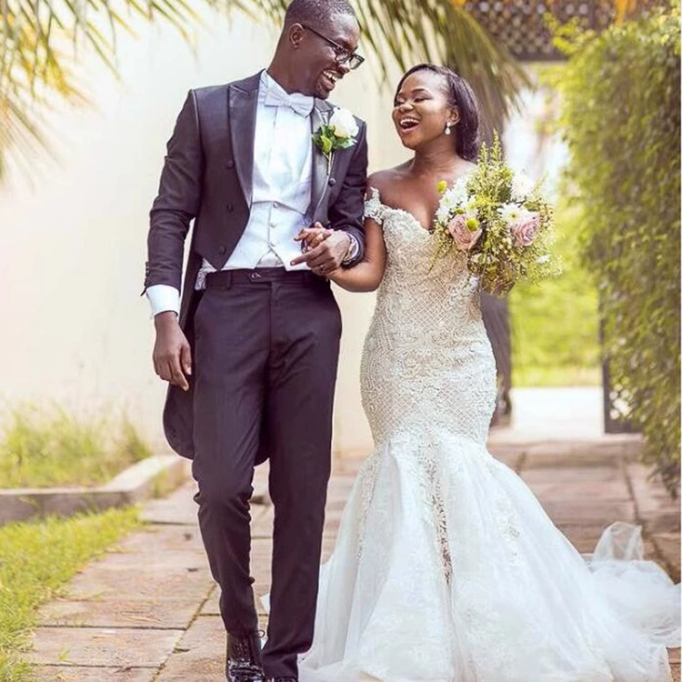 2025 New Lace Long Train Strapless Mermaid Wedding Dress Slim Fit Bridal Summer